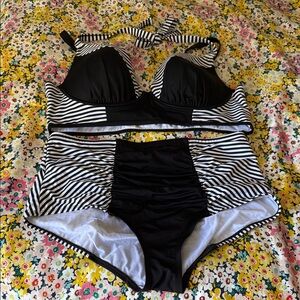 torrid Black and White Mesh-Lined Swim Set